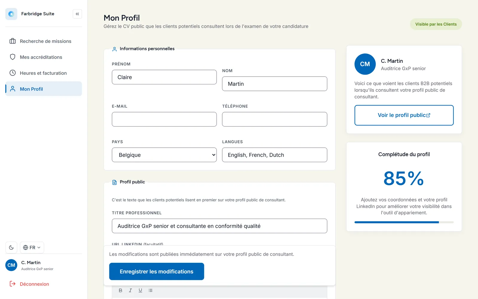 Écran Mon profil : les informations personnelles et le titre professionnel, à côté d'une carte de profil public et d'un taux de complétude de 85 %.